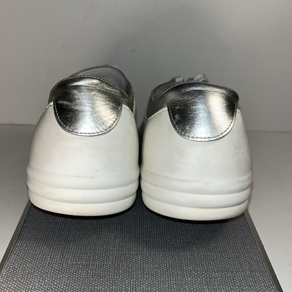 Authentic Chanel Interlocking Cc White Rubber Met… - image 5